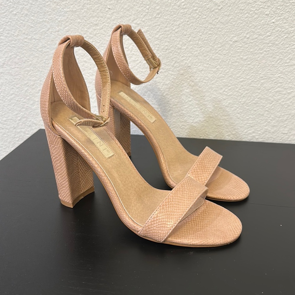 Billini Jessa Heels Nude Thin Ankle Strap Block Heel  Size 6 *NEW*